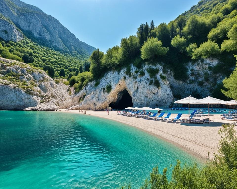 Verborgen stranden en natuur in de Albanese Tirana